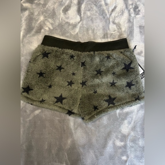 PJ Salvage Pajama Shorts Fuzzy Fleece Lounge Star Print in Olive, size S, NWT! - Picture 7 of 9